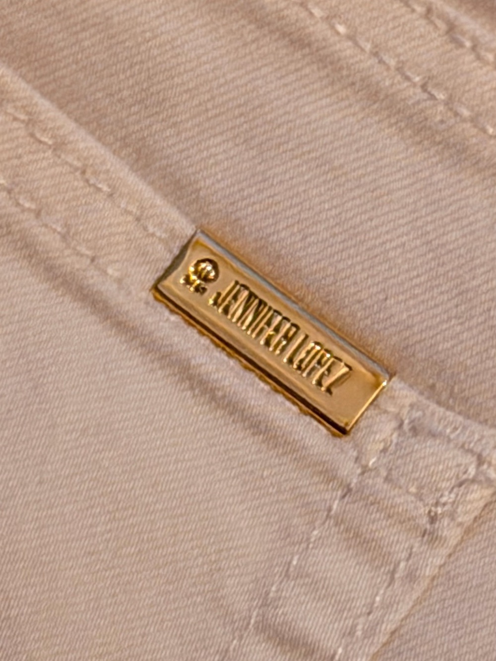Jennifer Lopez Cream-White Jeans with Gold Hardware - Picture 5 of 6